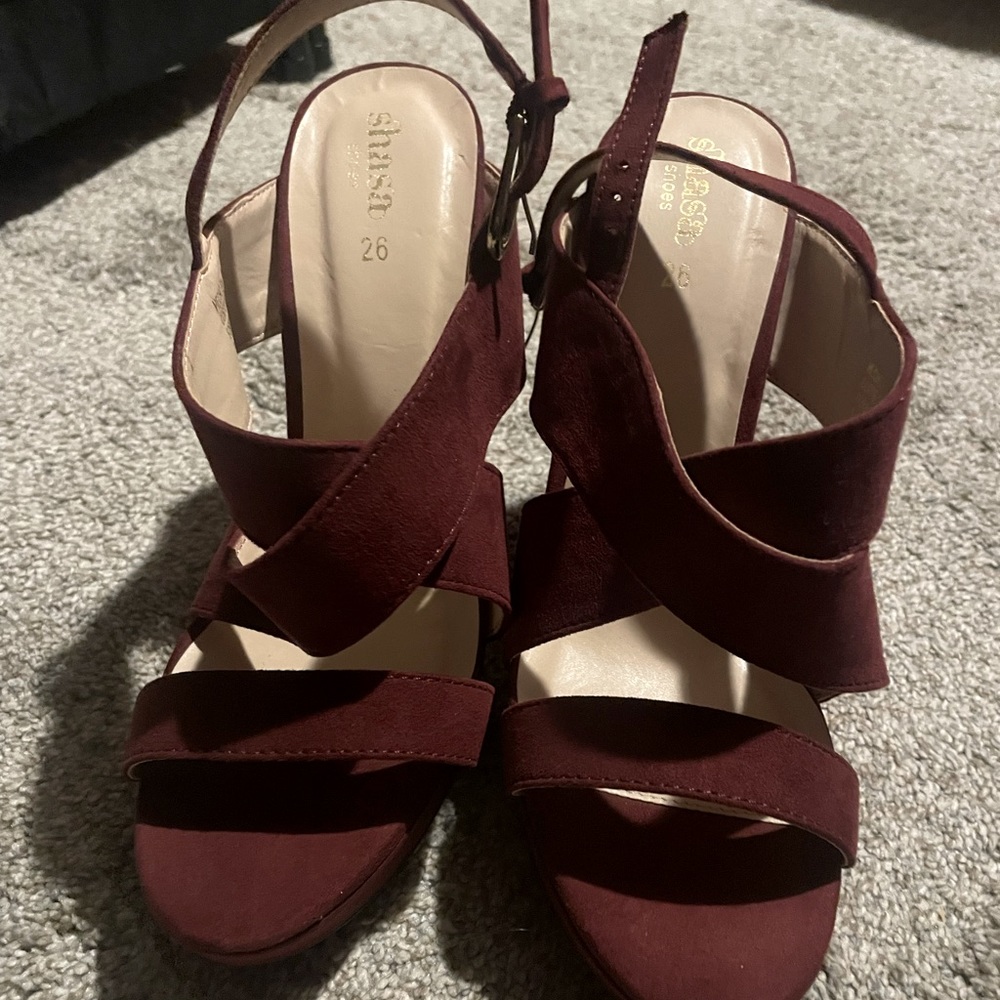 Women’s wedges with crisscross straps